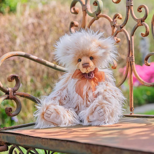 Agneau en peluche April Charlie Bears 33 cm - ZePelucheClub à Agneau en peluche April Charlie Bears 33 cm - ZePelucheClub à