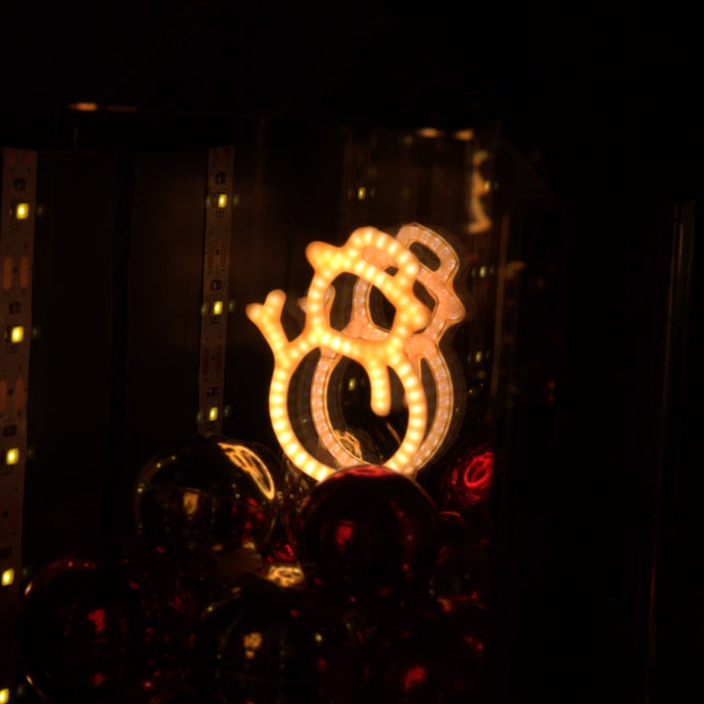 Gleneagles Neon Snowman battery-powered LED light – display detail