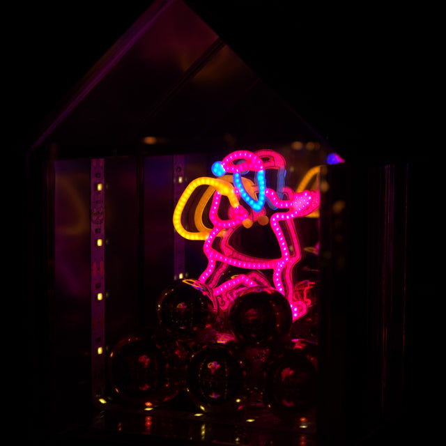 Gleneagles Neon Santa battery-powered LED light – display detail
