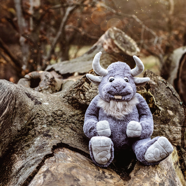 Cobblestone Giant lifestyle from 2025 Bearhouse by Charlie Bear Collection.