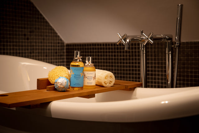 Di Palomo Orange Blossom & Honey Bath Bomb - product gallery image 9
