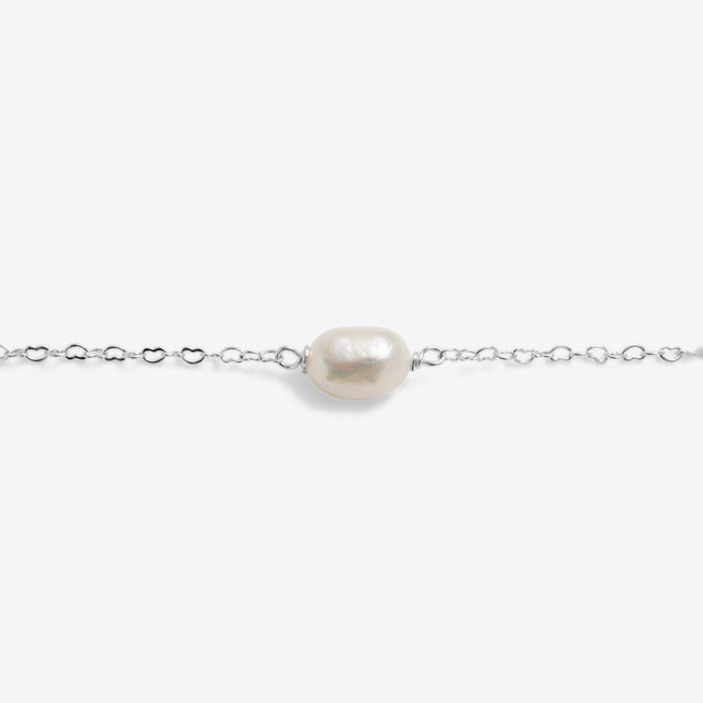 Freshwater pearl detail on silver heart chain bracelet