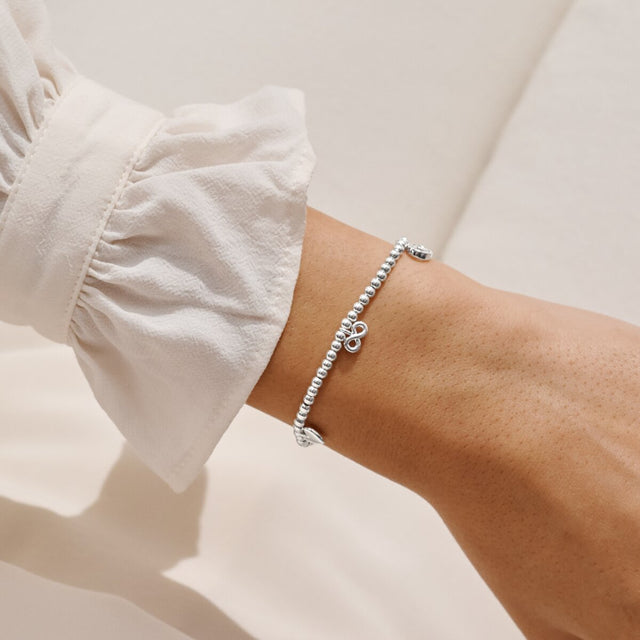 Joma Jewellery Forever Family silver bracelet as a meaningful family jewellery gift for her