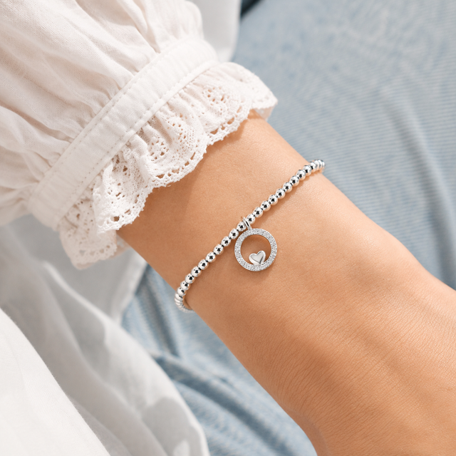 Joma Jewellery Lucky To Have A Daughter Like You bracelet as a meaningful jewellery gift for a daughter