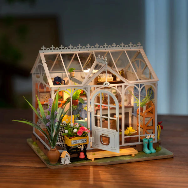 Rolife miniatures UK garden house model