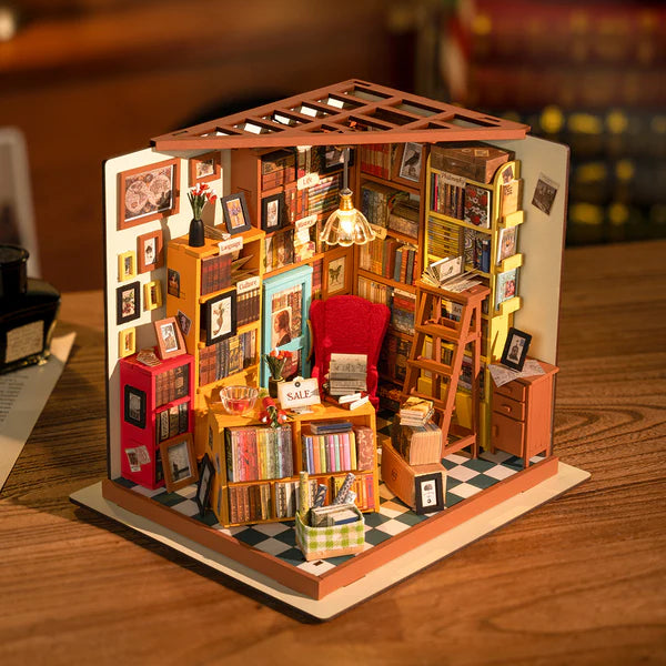 Classic library miniature house Rolife kit