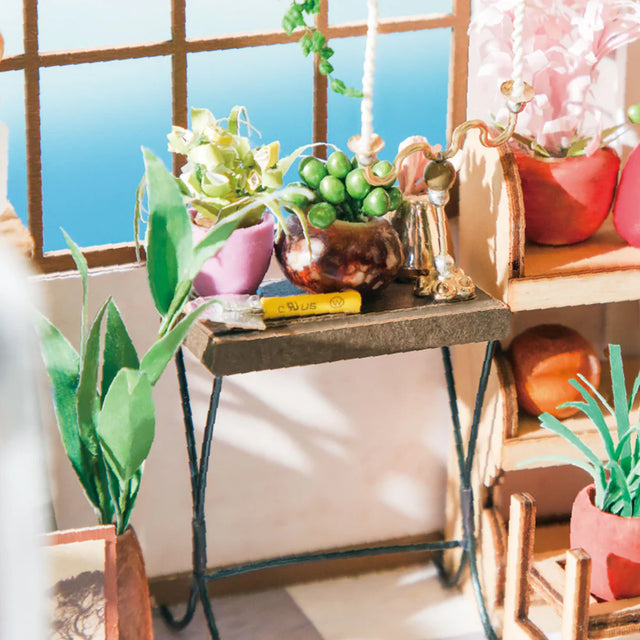 Rolife miniatures UK flower shop scene detail