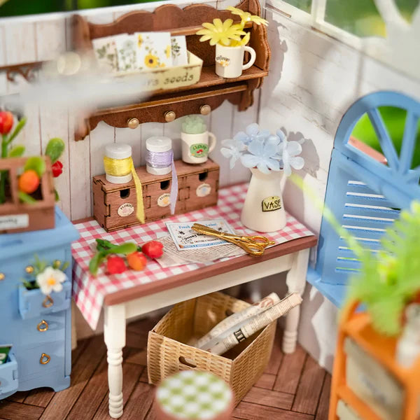 Robotime Rolife greenhouse miniature house DIY kit detail