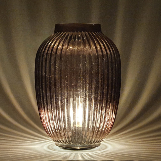 A effortless but stunning large barrel lamp with a intense brown adding a lovely cosy feel to your home 