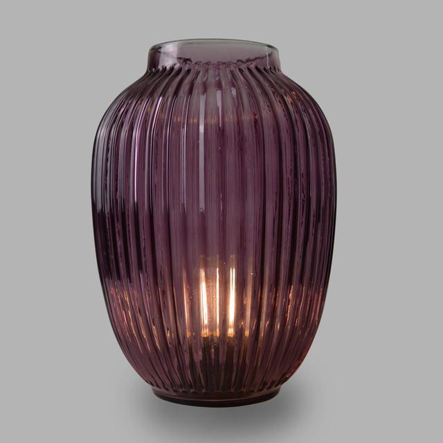 This classic lamp is gorgeous and when shining it emphasizes the gorgeous purple colour. This lamp will leave a cosy feel to your room.?? 