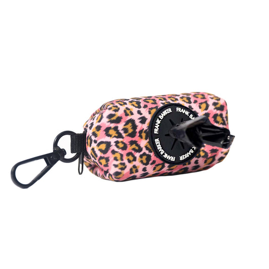Durable and lightweight, this leopard poop bag feature a zip for quick re-loads, a rubber bag dispenser and a sturdy clip to attach to your matching Frank Barker Lead.